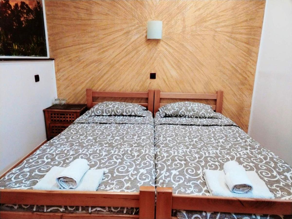 Fun Rooms Sobe Prenociste Borca Bagian luar foto