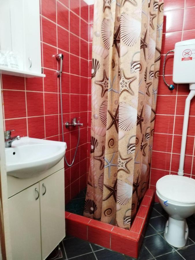 Fun Rooms Sobe Prenociste Borca Bagian luar foto