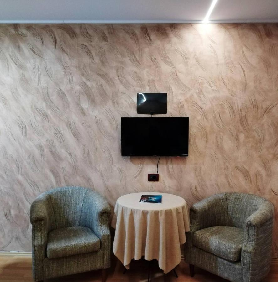 Fun Rooms Sobe Prenociste Borca Bagian luar foto